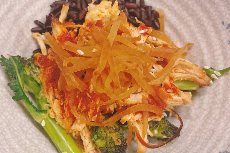 Pulled Korean Spiced Chicken
Sustainably Farmed Black ‘Venere
Rice’   Sesame Sauteed Runner
Beans