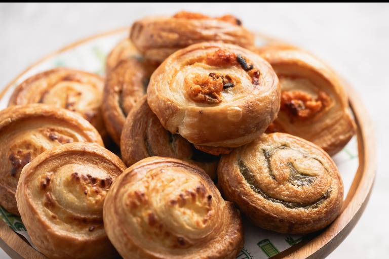 Pesto swirl, tomato swirl and
cheese swirl